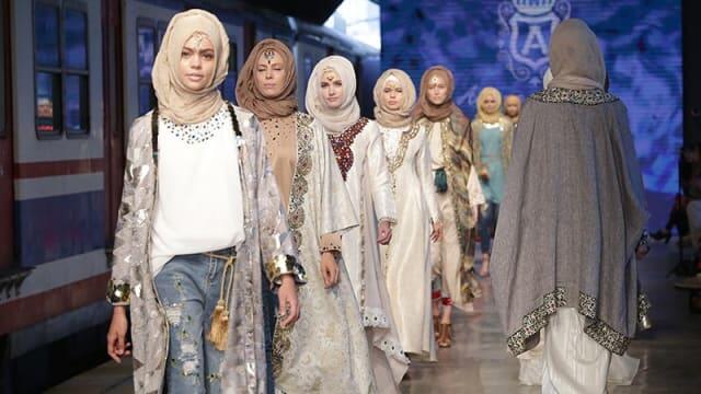 Menilik Deretan Fashion Show yang Pernah Diikuti Anniesa Hasibuan