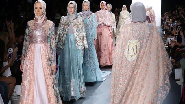 Menilik Deretan Fashion Show yang Pernah Diikuti Anniesa Hasibuan