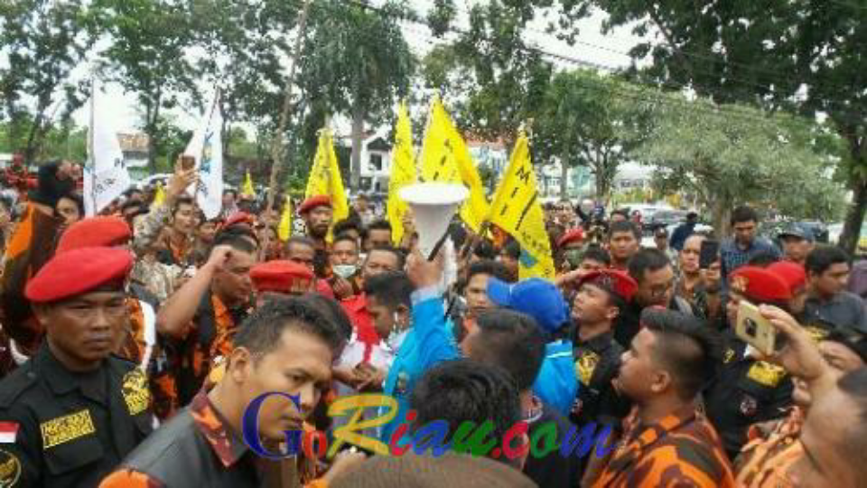 Buntut 'Bendera Terbalik', Gedung Konsulat Malaysia Dirusak Massa