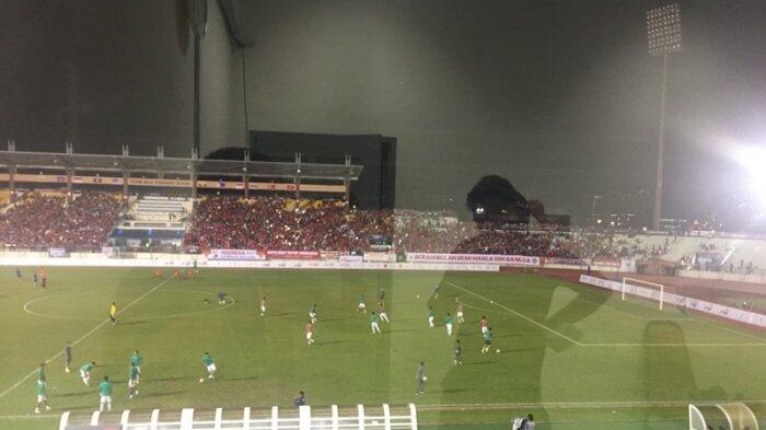 Diduga Korsleting, Dua Sisi Lampu Stadion Selayang Padam