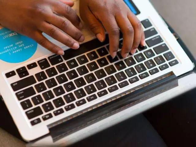 Wanita Paruh Baya Usia 50 ini Belajar Coding dan Menyambut Karir Barunya