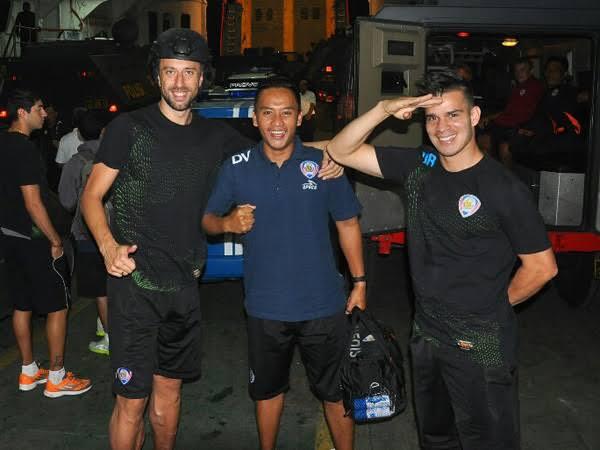Ungkapan Essien Naik mobil lapis baja.