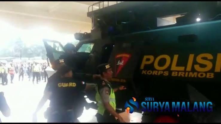 Ungkapan Essien Naik mobil lapis baja.