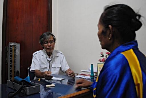 dr.sudanto,menyehatkan papua dengan Rp.2000