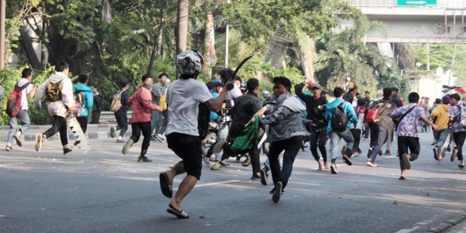 JIKA NKRI DI SERANG ( Saat Aksi KRIMINAL Manjadi Aksi PERJUANGAN )