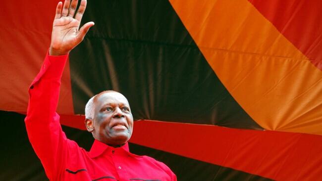 Kisah Anak Tukang Batu yang Jadi Presiden Angola Selama 38 Tahun