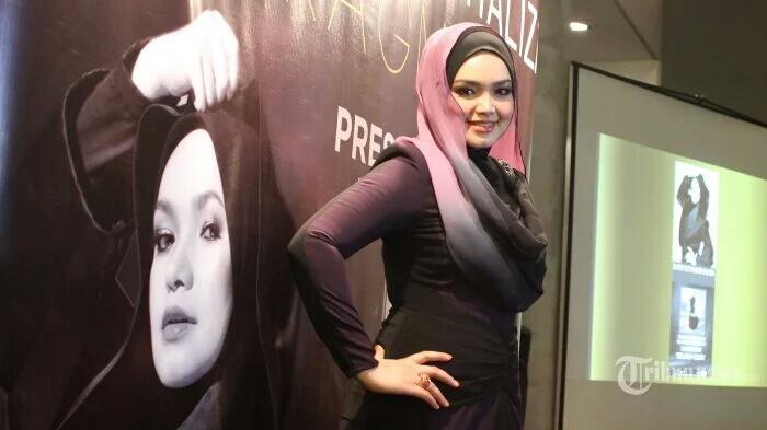 Kicauan Siti Nurhaliza di Twitter Saat Terjadi Perang Komentar Soal Bendera Terbalik