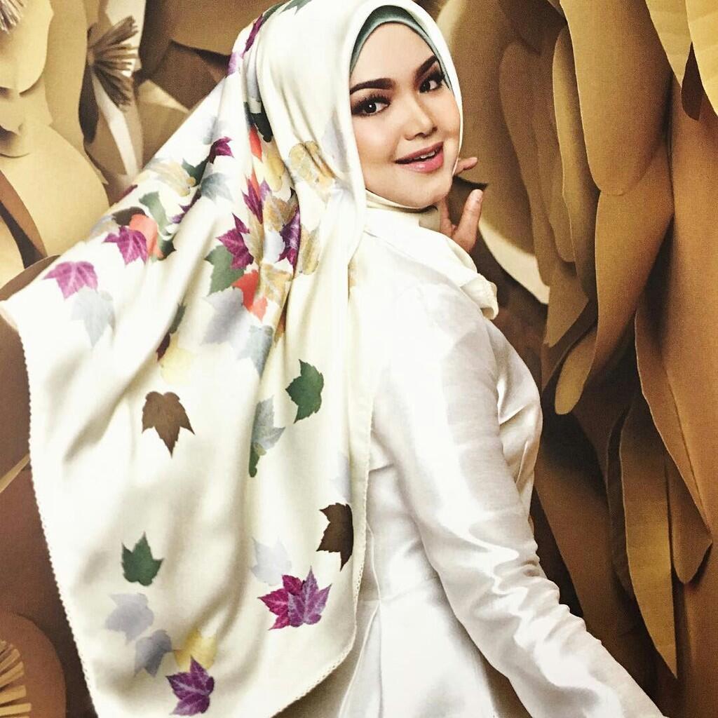 Kicauan Siti Nurhaliza di Twitter Saat Terjadi Perang Komentar Soal Bendera Terbalik
