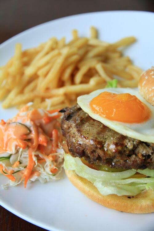 10 Burger Terbaik yang DIJAMIN membuat kamu ngiler!