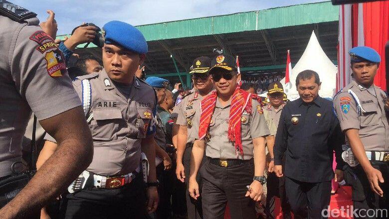 Kepedulian Kapolri Kepada Masyarakat Sinabung Dengan Beri Bantuan dan Pesan