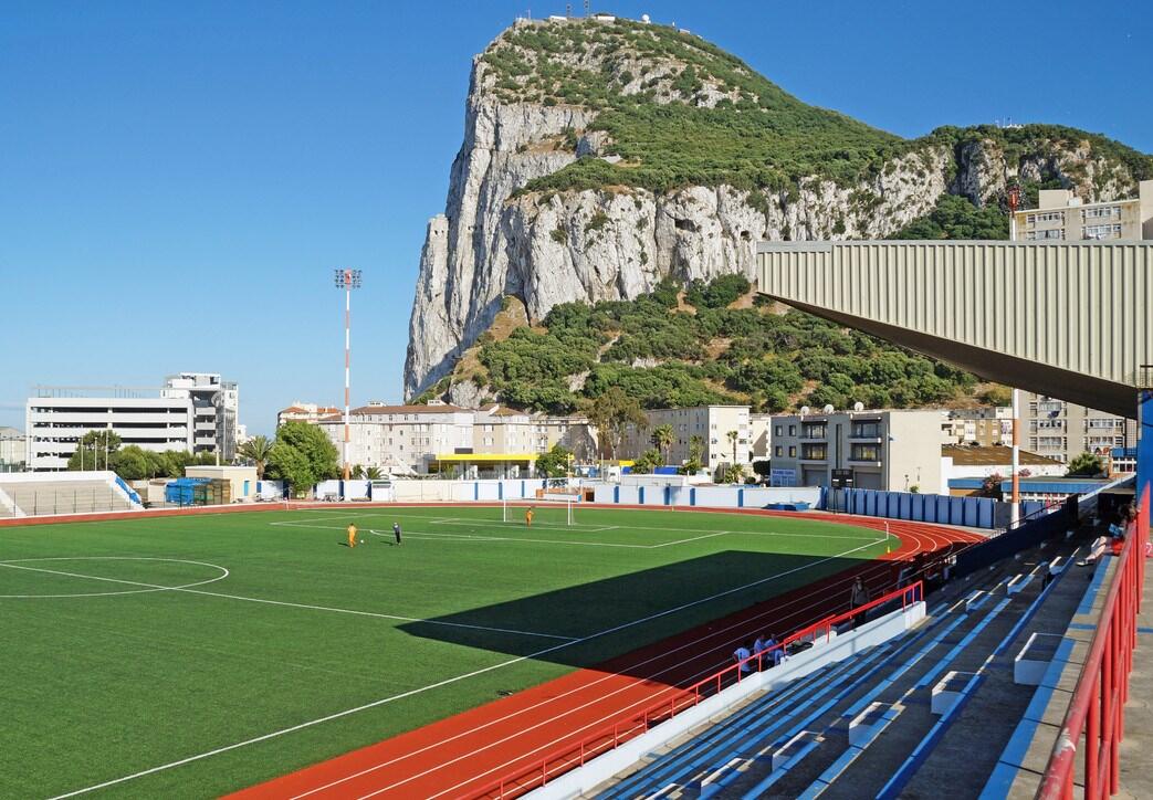 10 Stadion Sepakbola Ini Punya Pemandangan yang Luar Biasa, Bisa Bikin Mata Seger