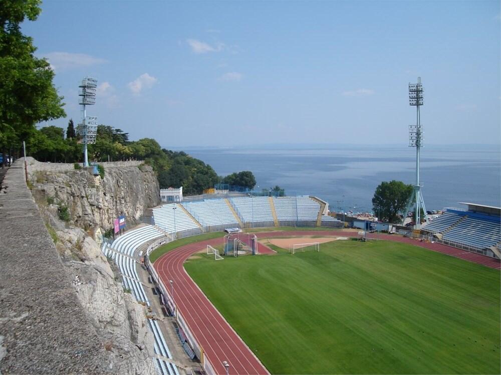 10 Stadion Sepakbola Ini Punya Pemandangan yang Luar Biasa, Bisa Bikin Mata Seger