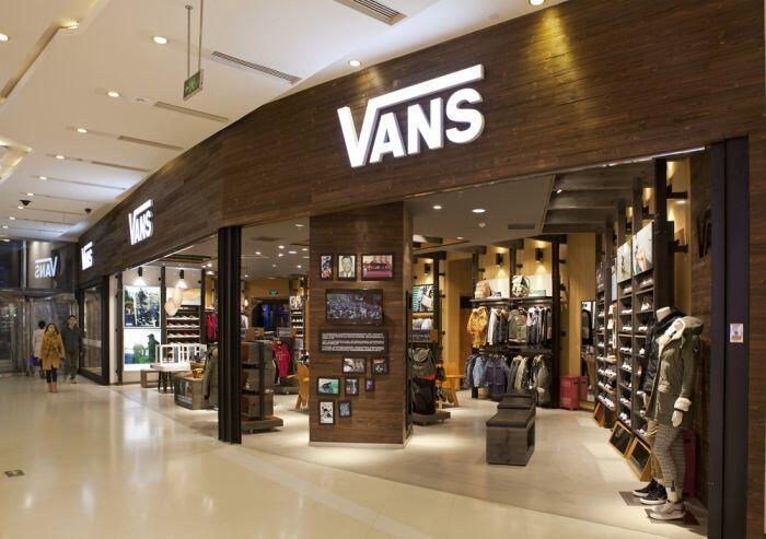 Vans siap hadir di Indonesia lagi dan gandeng Karl Lagerfeld