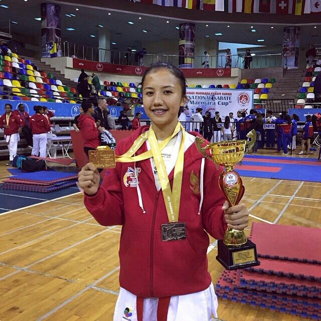 Si Cantik Penyumbang Emas Sea
Games SRUNITA SARI DI CABANG
OLAHRAGA KARATEKA