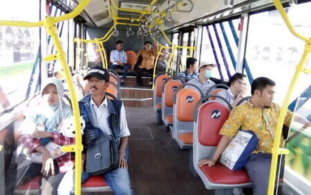 Tegangnya Penumpang Bus Transjakarta Koridor 13 Saat Dalam Perjalanan