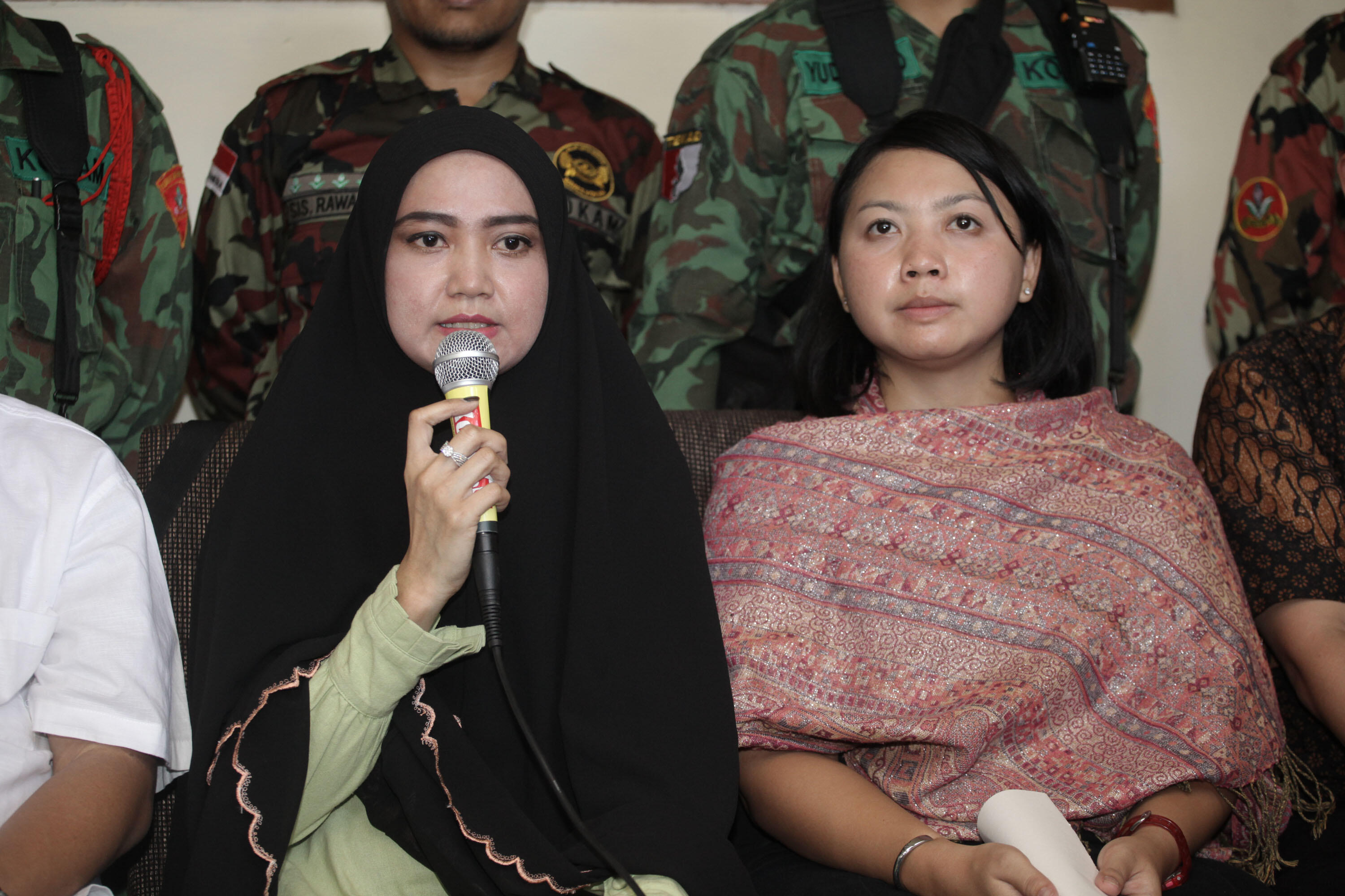 Keluarga Novel Menunggu Jawaban Presiden