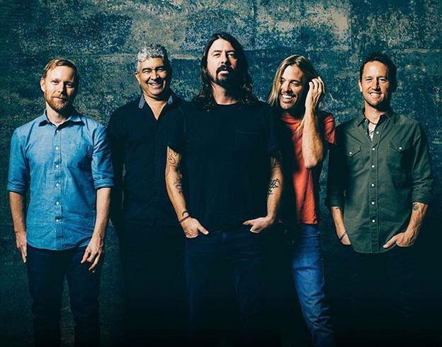 Merah Putih satu-satunya yang berkibar di konser Foo Fighter, keren