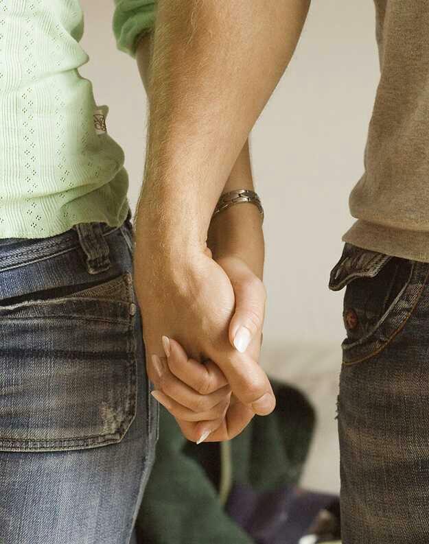 YUK KENALIN TANDA-TANDA CEWEK YANG SEDANG JATUH CINTA