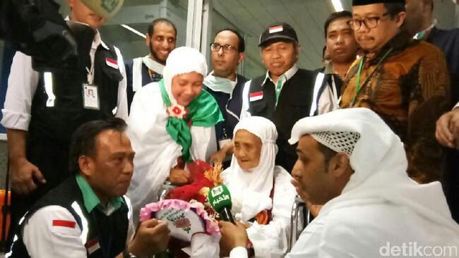 Baiq Mariah, Jemaah Berusia 104 Tahun Disambut Meriah di Jeddah