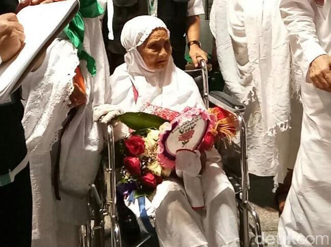 Baiq Mariah, Jemaah Berusia 104 Tahun Disambut Meriah di Jeddah