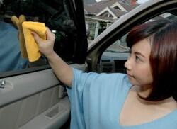 Daftar Manfaat Baby Oil untuk Merawat Mobil