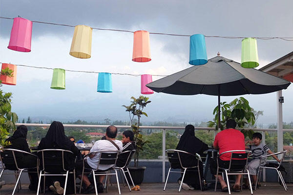Pelayanan Kurang Menyenangkan di Cafe Roof Park Puncak