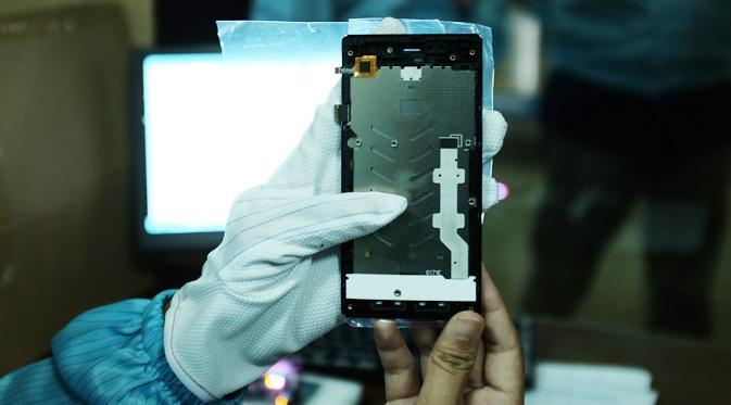 Melihat Cara Pembuatan Smartphone 