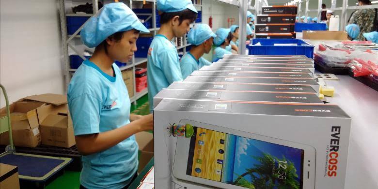 Melihat Cara Pembuatan Smartphone 