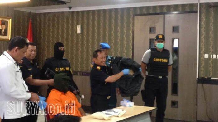 Santai Bawa 1,9 Kg Sabu di Tas Punggung, Lelaki Ini Ditangkap di Bandara Juanda