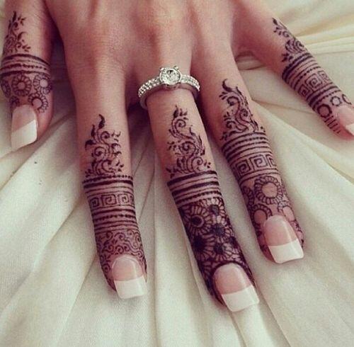 Desain Henna Ini Bukan Cuma Cantik Dilihat, Tapi Juga Bisa Dicoba Loh.