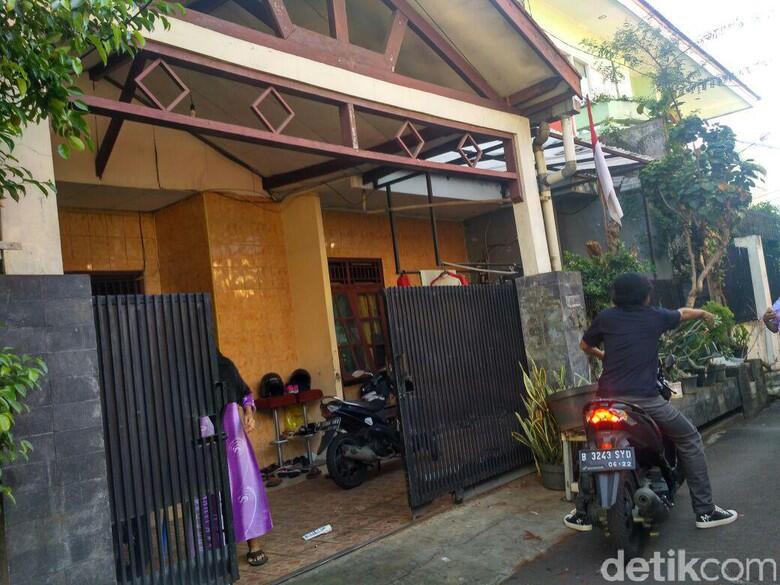 Fenomena Unik Hujan Guyur Hanya 1 Rumah di Tebet