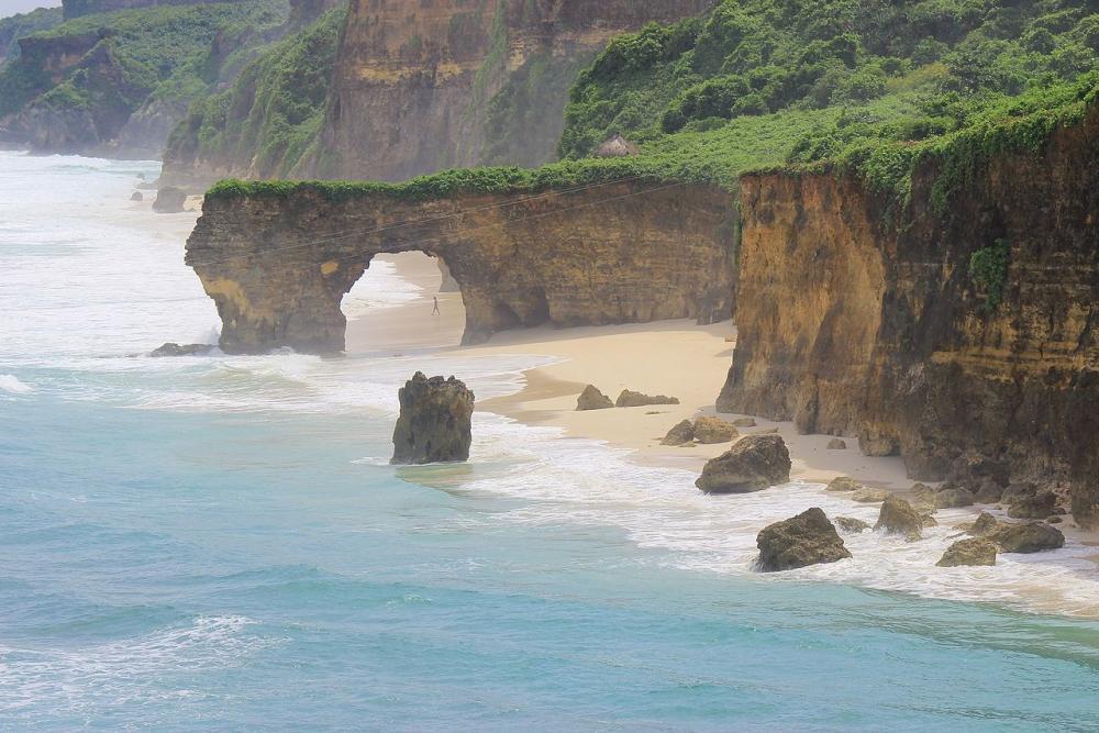 10 TUJUAN WISATA BARU PESONA INDONESIA