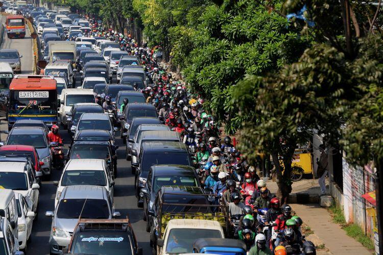 Pekerja Jakarta yang "Tua di Jalan"...