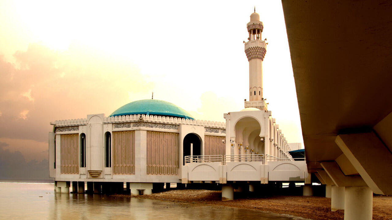 15 pulau terindah di dunia 5 Masjid Terapung Terindah di Dunia KASKUS