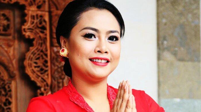 4 Bupati dan mantan bupati cantik ini berstatus single ketika menjabat