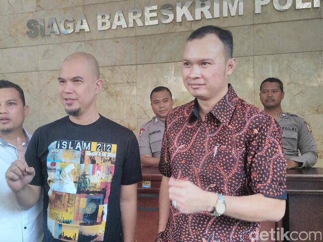 Ahmad Dhani Jualan Baju, Laku Nggak Ya?