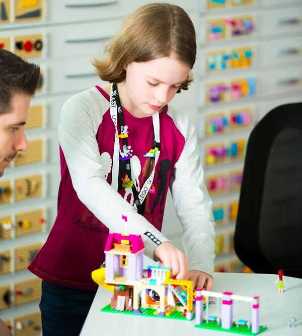 Kenalin Gan, Ini Dia Desainer LEGO Termuda 