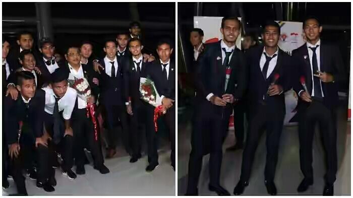 Pemain Timnas Tiba di Indonrsia dengan Jas yang Menawan.