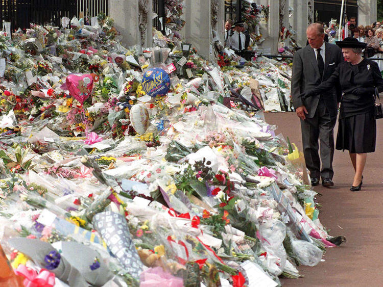 Hari ini 20 Tahun Kematian Putri Diana, Doa dan Bunga Mengalir