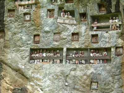KUBURAN TANA TORAJA - Sulawesi Selatan , Indonesia