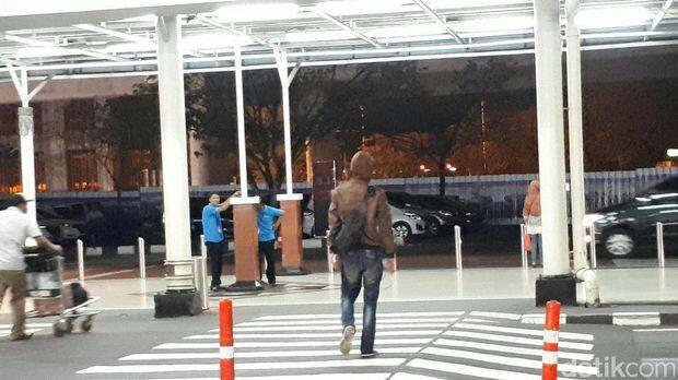 Curhat Porter Bandara Cengkareng yang Kini Gratis: Semangatnya Beda