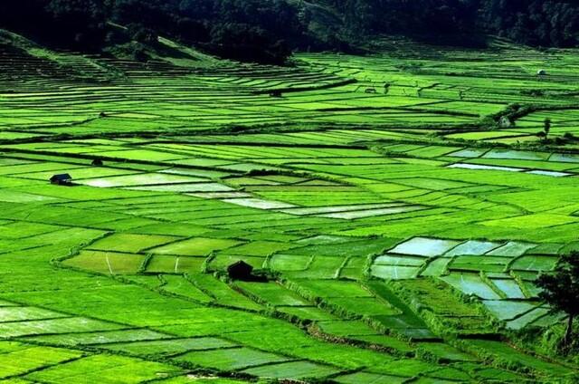 Ini Dia Gan Tempat Paling Berwarna Di Dunia Indonesia Juga Masuk Lho.! 