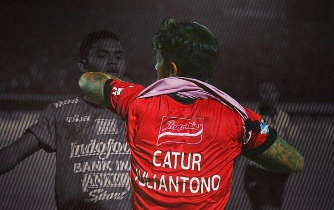 Penghormatan Bachdim untuk Suporter Indonesia yang Meninggal Dunia