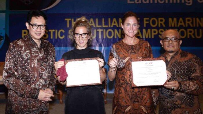 Danone AQUA dan H&M Indonesia Luncurkan Program 'Bottle2Fashion'