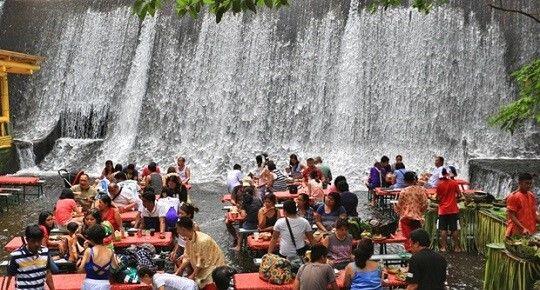 Sensasi Makan Didekat Air Terjun - The Labassin Waterfall Restaurant