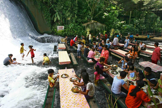 Sensasi Makan Didekat Air Terjun - The Labassin Waterfall Restaurant