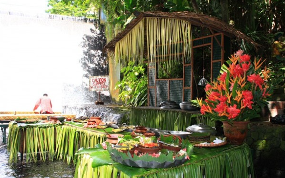Sensasi Makan Didekat Air Terjun - The Labassin Waterfall Restaurant