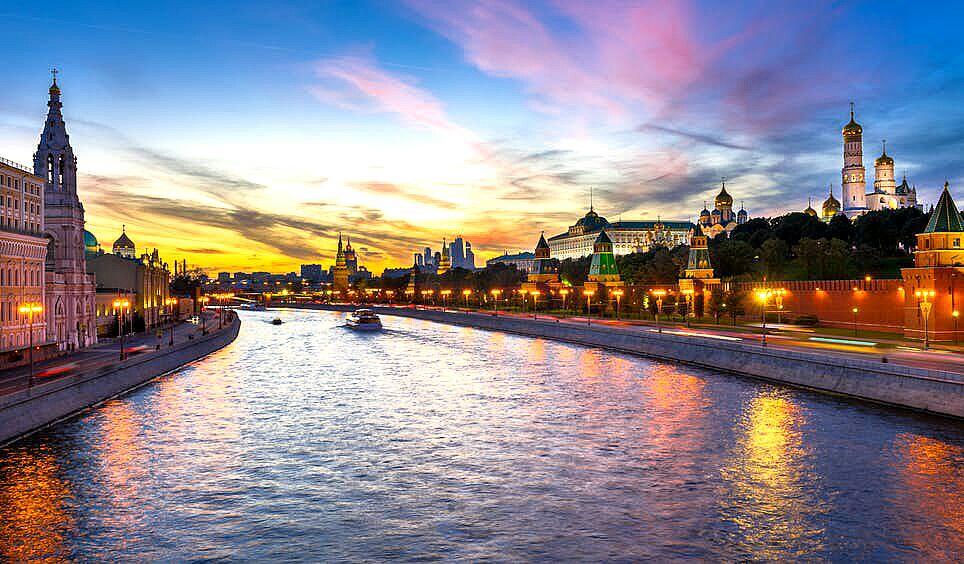"Best in Travel 2017 - Top Cities" by lonelyplanet
