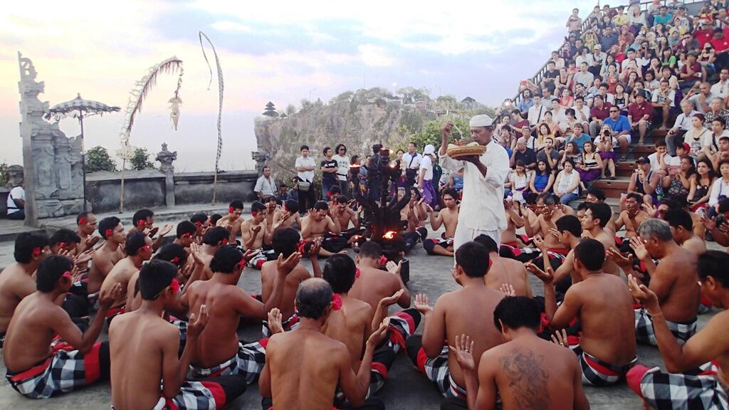 Tari Kecak, gerakan sederhana nan memukau