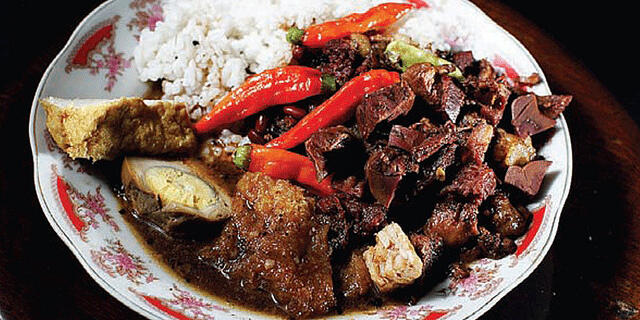 Jalan-Jalan ke Yogyakarta? Puaskan Perutmu di 6 Destinasi Wisata Kuliner Enak Ini